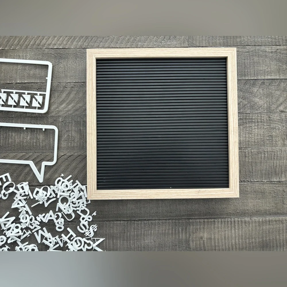 Target Felt Letterboard with Letters, Symbols & Speech Bubbles